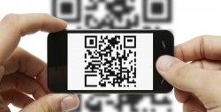 QR-код на дисплее смартфона